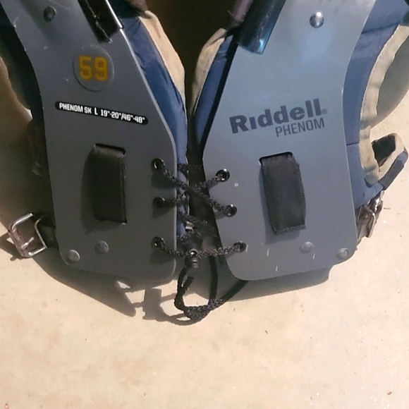 Riddell phenom SK L Shoulder pads. - Picture 2 of 6